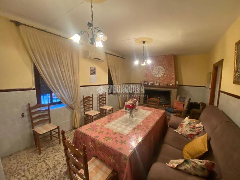 Foto bcab9dc4-b148-47e8-b1ff-b4de40fdaa91. Casa aparellada a Vilches