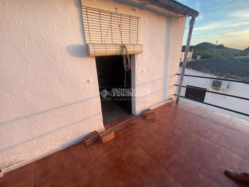 Foto e4511af2-97ad-433f-b08d-8e1450aa18b8. Casa aparellada a Vilches