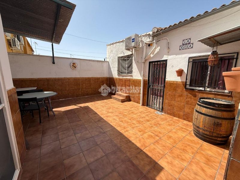 Foto 42cfc3da-38de-4a59-9eb1-54ffe5118ba5. Casa aparellada a Carolina (La)