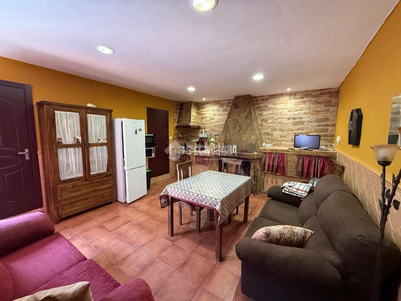 Foto 52a4c00a-0be3-4907-b0aa-bb792b1a1ff6. Casa aparellada a Carolina (La)