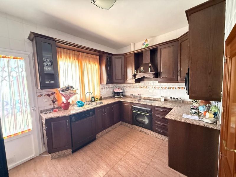 Foto 70d47b09-5049-4b17-85e5-a8513579a7fe. Casa aparellada a Carolina (La)