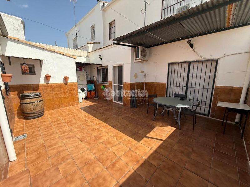 Foto 73cf08a9-a9a5-420b-800e-64a69447b360. Casa aparellada a Carolina (La)