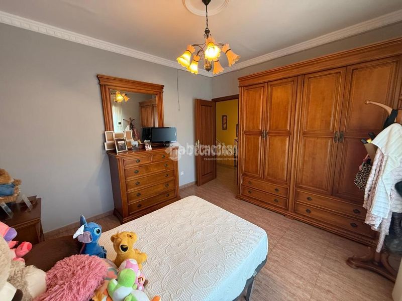 Foto ea004a69-50b3-4acc-8170-395528fe0aad. Casa aparellada a Carolina (La)