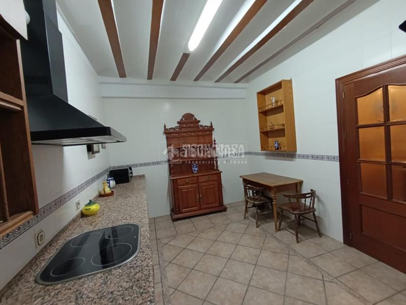 Foto 63af71ee-81fd-48ab-adca-2d171001a96a. Casa aparellada a Carolina (La)