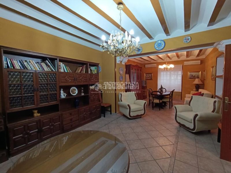 Foto a7b398a2-63f7-4fb9-8439-06133af112d8. Casa aparellada a Carolina (La)