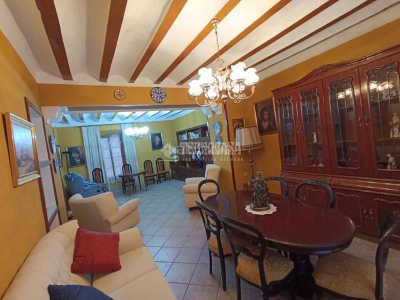 Foto c7b08abc-d2cd-4f73-81b6-72ef99e01b2e. Casa aparellada a Carolina (La)