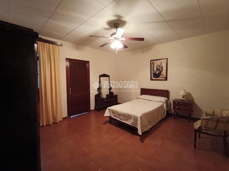 Foto e0417354-eb4f-4ad1-9ca9-3d59e4925242. Casa aparellada a Carolina (La)
