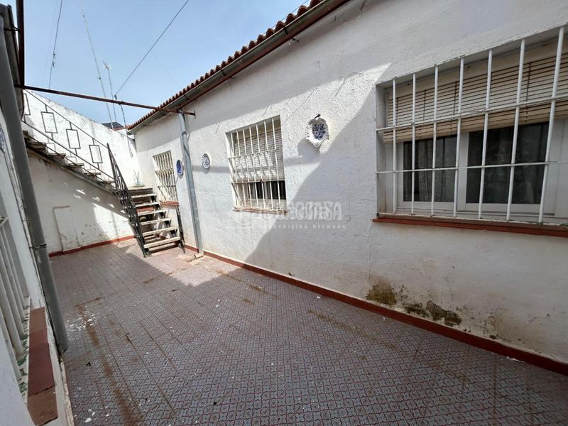 Foto 191b4f70-4b0a-4043-8164-85225fb8f840. Casa aparellada amb calefacció a Carolina (La)