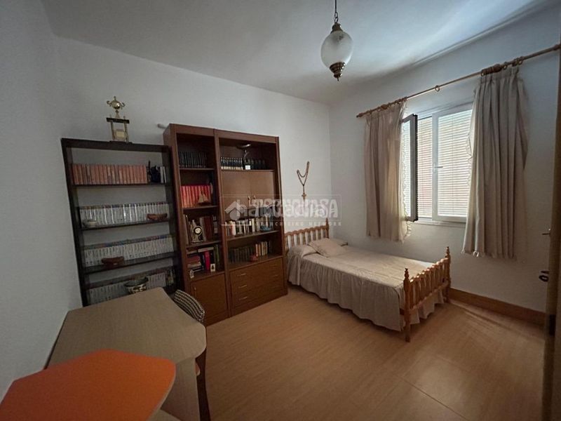 Foto c38e9d2d-7beb-4867-a15d-40261613dfe6. Casa aparellada amb calefacció a Carolina (La)