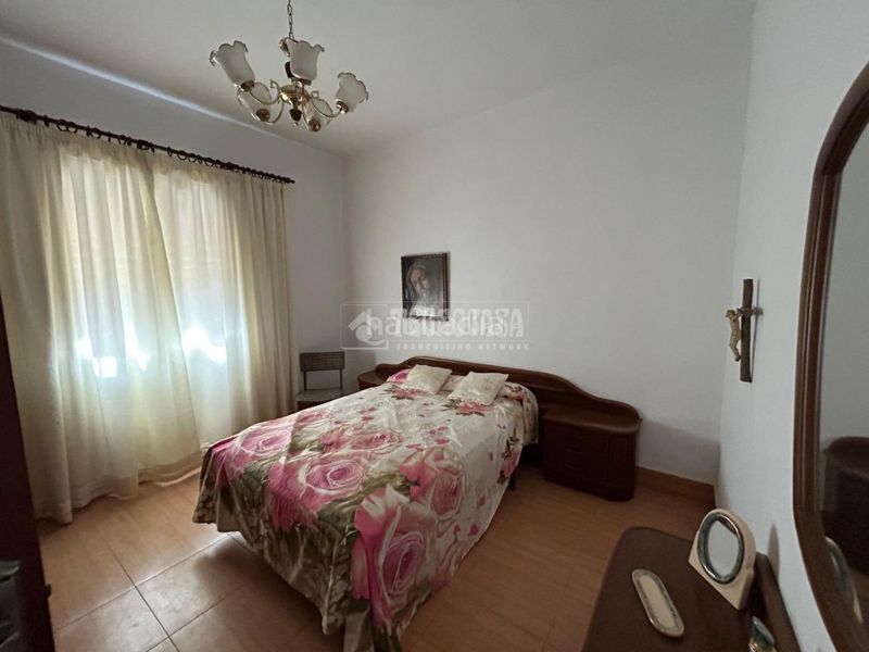 Foto f4981eb8-2174-4938-b610-74bf2ed08651. Casa aparellada amb calefacció a Carolina (La)
