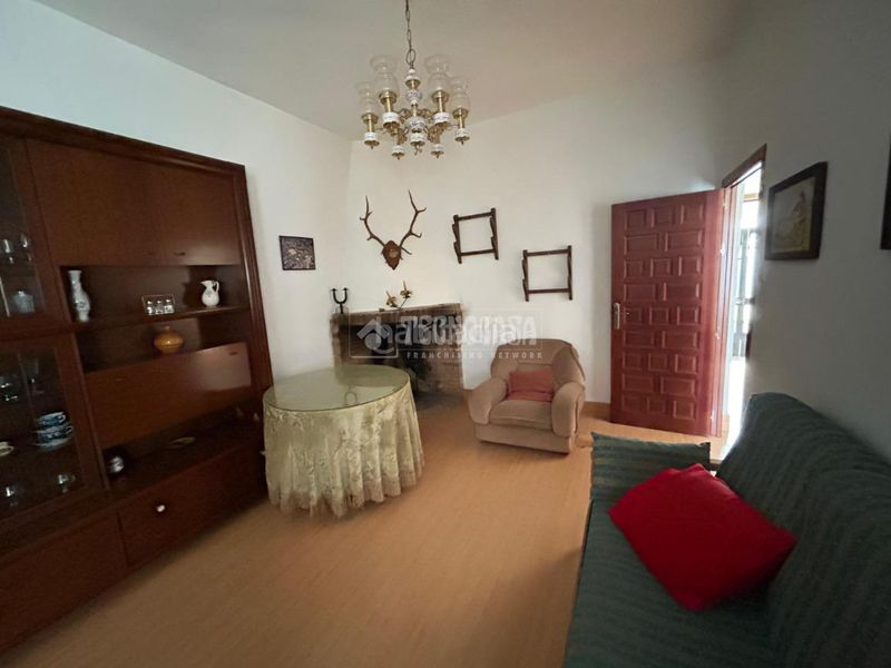 Foto ffddd4ee-77f1-43d2-bcb9-32b8f1f8403f. Casa aparellada amb calefacció a Carolina (La)