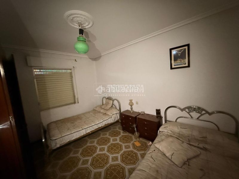 Foto 4a95e11e-2d9c-4b88-8660-9bc8a043407c. Casa aparellada a Carolina (La)