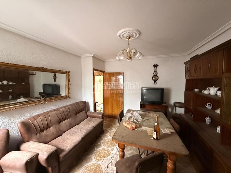 Foto 63acc75c-f2f4-4bd4-84e8-ca4bb8017b23. Casa aparellada a Carolina (La)