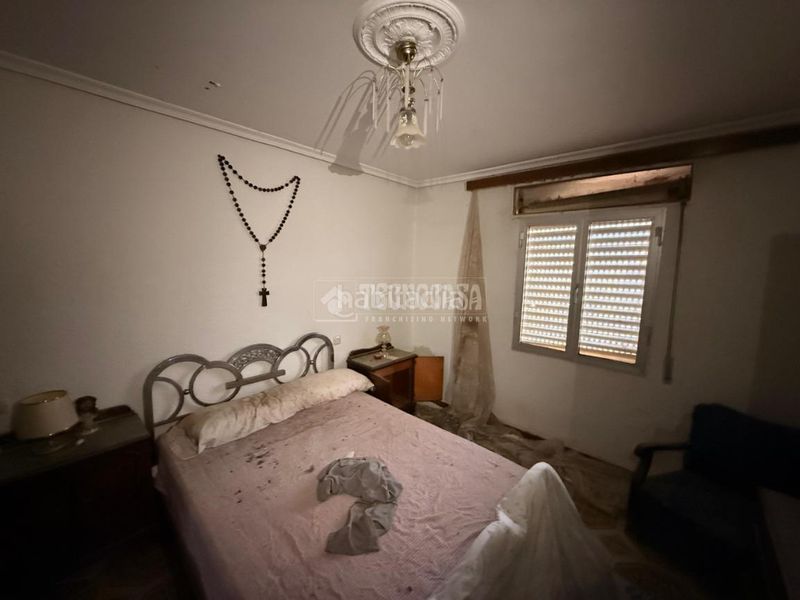 Foto a8d551c1-bd94-430f-a07f-b518b9902386. Casa aparellada a Carolina (La)