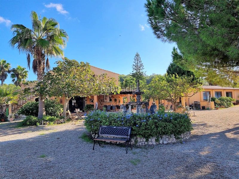 Foto ceb44a15-f0e5-404b-bd98-281dc71a4378. Masia amb aparcament piscina a Montuïri