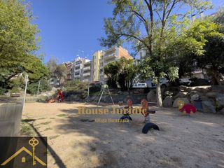 Piano terra  Carrer de teià. Bajo con entrada independiente, patio y parking privado en la ll