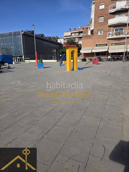 Foto 422a1a1b-6dcc-433d-a87c-b0c67ab4ec2f. Alquiler parking coche plaza de parking con ascensor en alquiler junto a la biblioteca pompeu fabra en Mataró