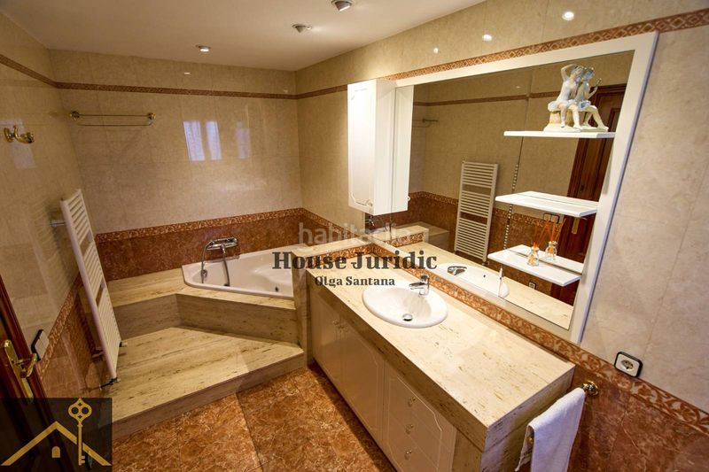 Foto b965779c-2cf5-4054-8701-ac04273f9de1. Casa con camino riscaldamento parcheggio piscina in Argentona