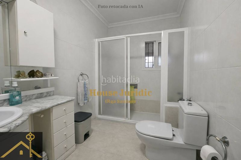 Foto 0371f379-ab24-4fb4-b278-f927b0732866. Casa aparellada a Els Molins Mataró