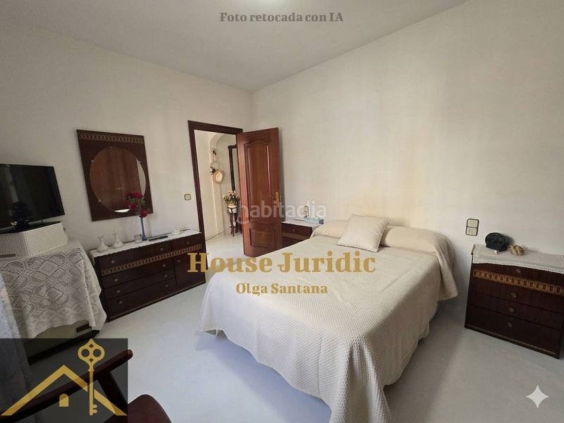Foto bd47889d-7a5d-4b51-be83-b3bd9dac6044. Casa aparellada a Els Molins Mataró