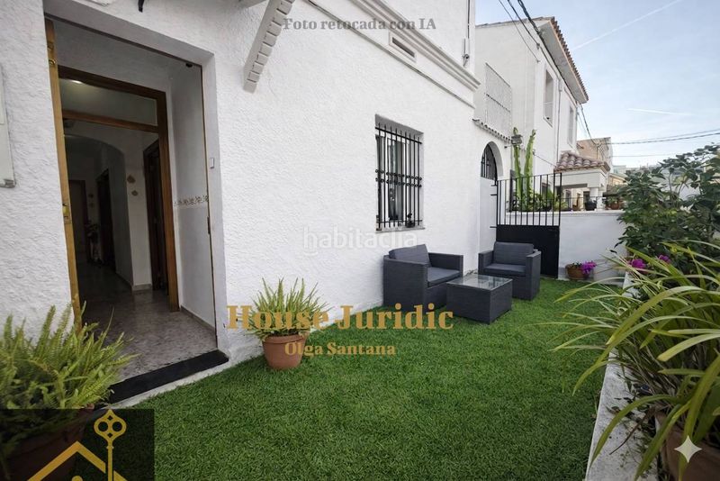 Foto db3b0e72-0348-4971-bfdd-54047413cbd1. Casa aparellada a Els Molins Mataró
