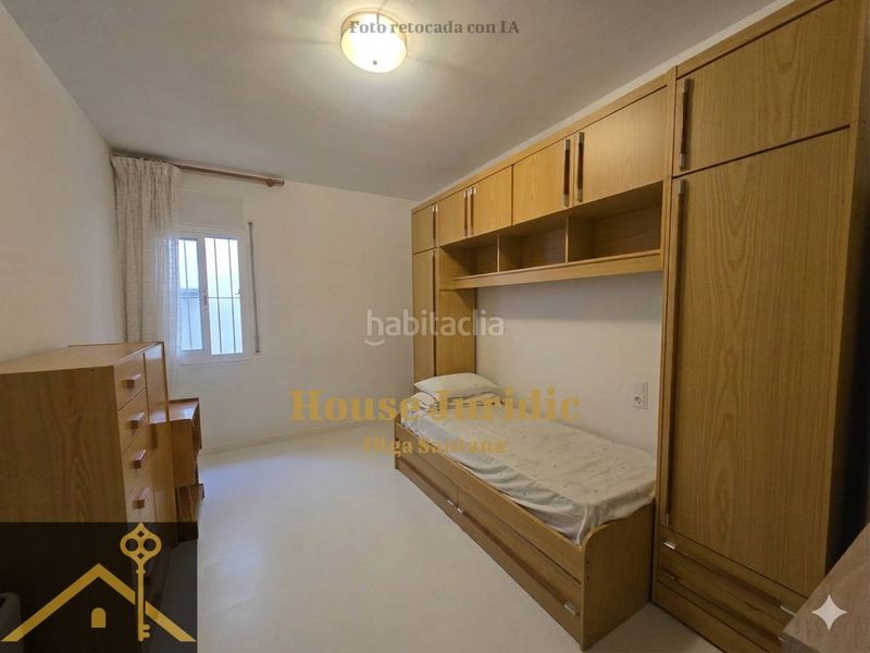 Foto f6dd3bb4-75ee-4b09-bbcb-66fb2c255a67. Casa aparellada a Els Molins Mataró
