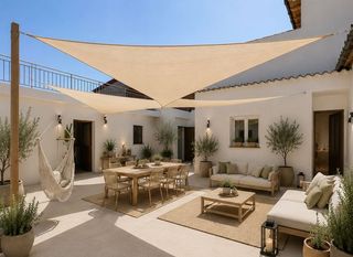 Casa adossada a Fuensalida. Vivienda totalmente reformada con patio privado y gran potencial