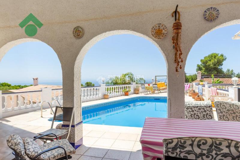 Foto 31fbbeb9-b1c4-4a7f-a1d1-7b3c5b5e12ca. Casa aparellada amb aparcament piscina a Capistrano Nerja