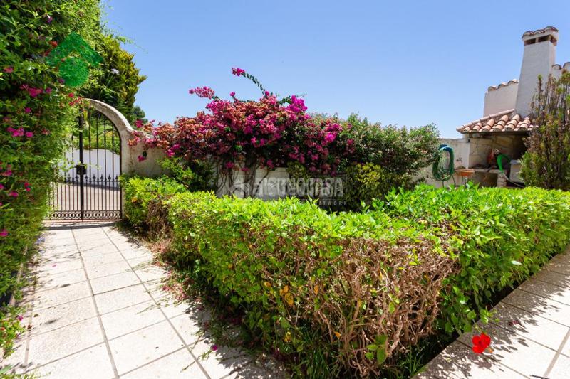 Foto a29245d2-f72a-451d-9857-40149ac51ad8. Casa aparellada amb aparcament piscina a Capistrano Nerja