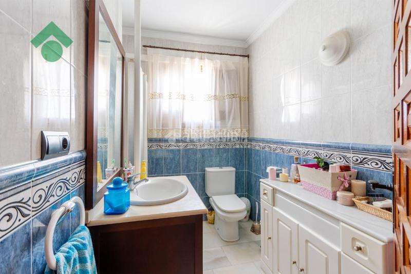 Foto c980716f-db4a-4d98-9997-5c1ce7e43ebd. Casa aparellada amb aparcament piscina a Capistrano Nerja