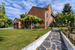 Towny house in Griñón. Casa en venta en griñón