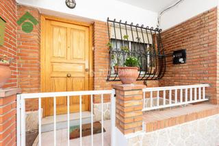 Maison jumelée à La Cala del Moral. Casa en venta en rincón de la victoria
