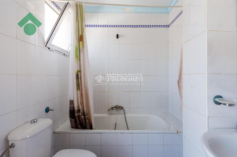 Foto aebfd3dd-2a34-4464-820e-6fbd502a318a. Casa pareada casa en venta en Macharaviaya