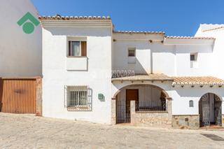 Casa aparellada a Macharaviaya. Casa en venta en macharaviaya