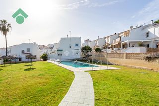 Casa bifamiliare in La Cala del Moral. Casa en venta en rincón de la victoria