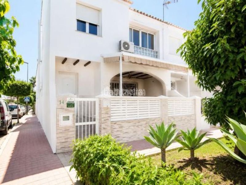 Foto 2a73b1a0-e15a-4b84-b31a-42eee2983c32. Casa pareada casa en venta en Torre de Benagalbón Rincón de la Victoria