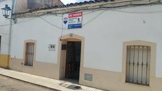 Casa a Puebla de Obando. Magnifica vivienda con garajes, apartamento independiente y acce