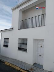 Haus in Lobón. Magnifico adosado para vivir en guadajira