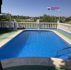 Chalet in Almendralejo. Imponente chalet individual en urbanización las rocas almendrale