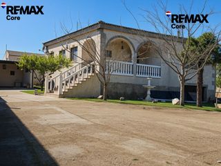Xalet en Dehesilla de Calam�n - Campomanes. Elegante chalet en campomanes con amplio s�tano