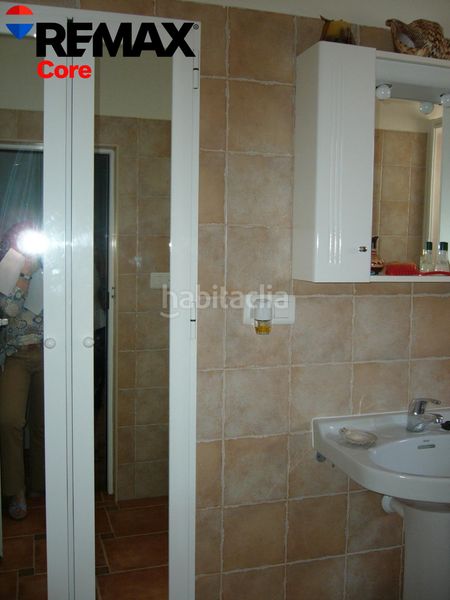 Foto bb3f07b8-ce06-4ef8-8c83-7b581043e648. Casa amb aparcament a Orellana la Vieja