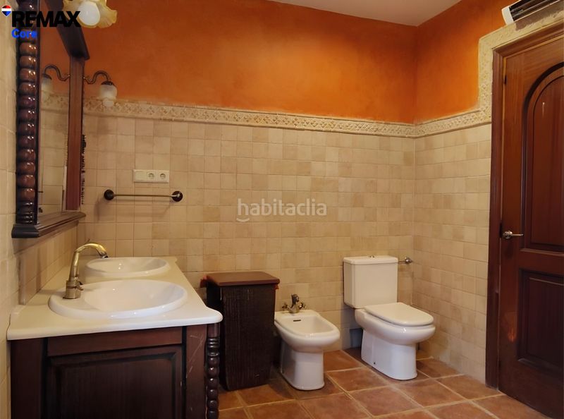 Foto d9ab2ec1-7621-40eb-b095-27d8fcdcfcec. Xalet amb aparcament piscina a Río Real Marbella
