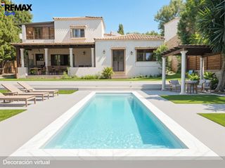 Xalet en R�o Real. Encantador chalet de dos plantas con jard�n y piscina en zona tr