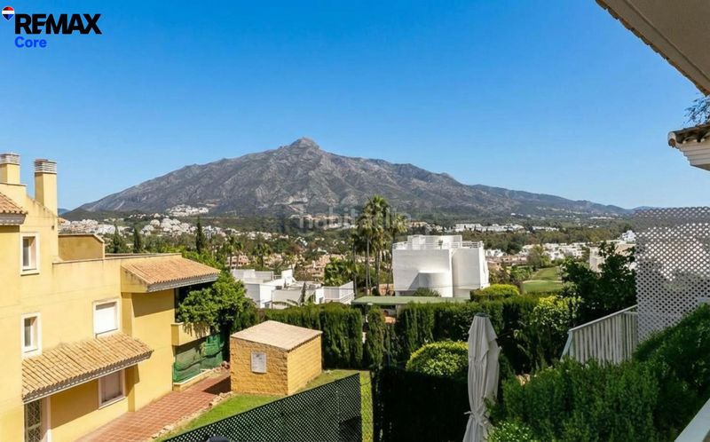 Foto 109d8ef6-9ab0-4026-8756-3a5dee31b453. Pis amb calefacció aparcament piscina a Los Naranjos Marbella