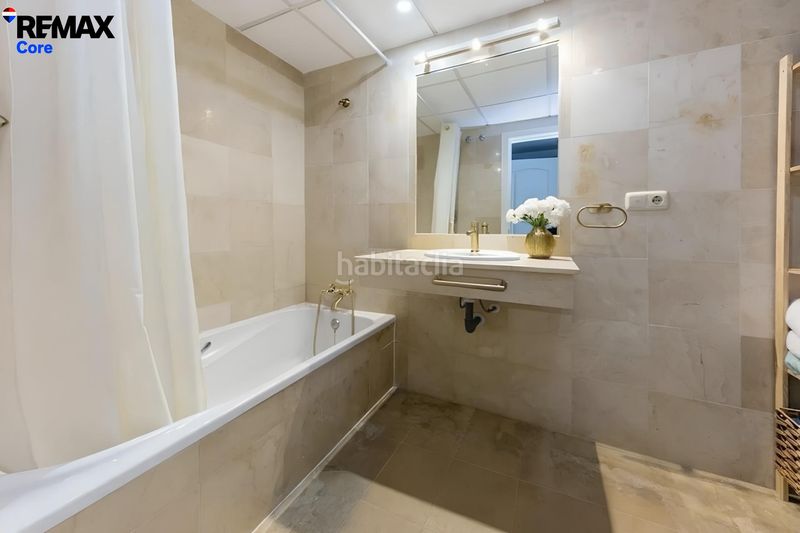 Foto 2f65734f-f049-4ab6-bed7-ced4bb8b4385. Pis amb calefacció aparcament piscina a Los Naranjos Marbella