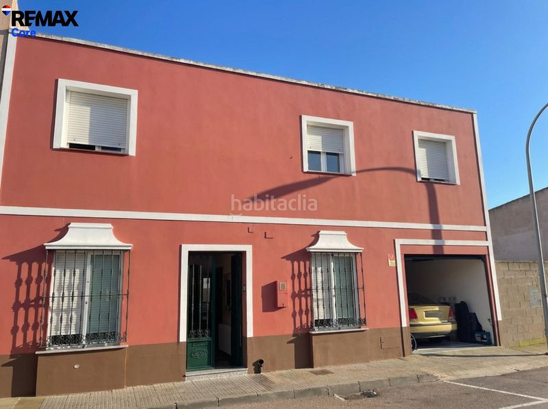 Foto 2a32ad24-f1b3-4c3e-90b2-54a180fcfe4f. Casa amb aparcament a Montijo