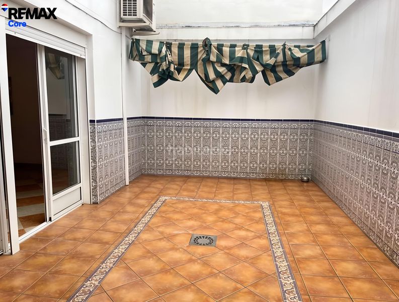 Foto 76c6f3df-7234-4f99-a043-559143a6c95d. Casa amb aparcament a Montijo