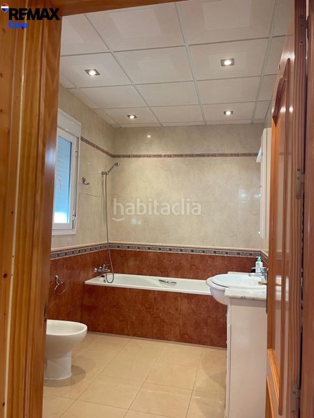 Foto 94ffdb6b-46c6-4a58-bdb3-4988ac77afb7. Casa amb aparcament a Montijo