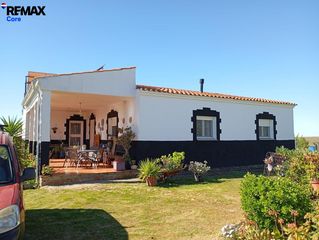 Casa en Valdesalor - Rinc�n de Ballesteros. Exclusiva finca r�stica eficiencia energ�tica y confort a 8 minu