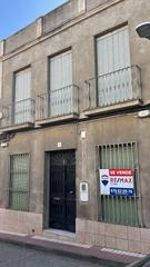 Casa en Albuera (La). Vivienda situada en la plaza de espaa